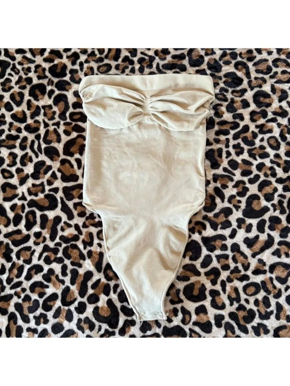Skims light nude strapless bodysuit